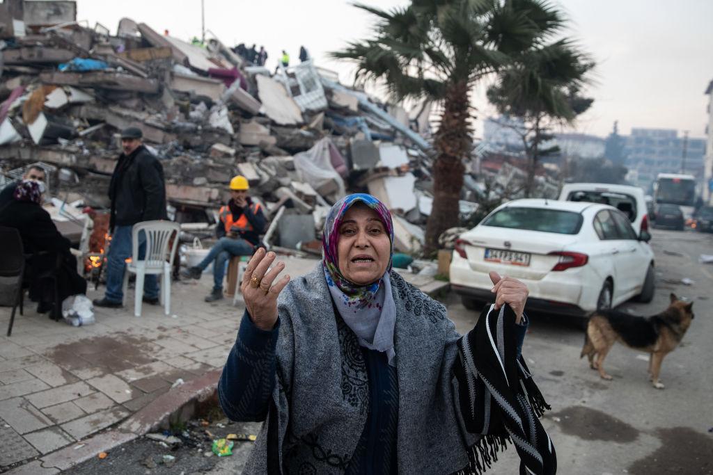Cutremure în Turcia și Siria: Aproape 10.000 de morţi și 40.000 de răniți. Furie în Turcia din cauza răspunsului lent din partea autorităților