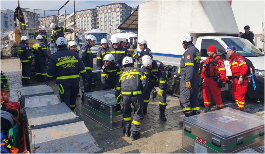 România trimite încă o echipă de salvatori în Turcia. România trimite încă o echipă de salvatori în Turcia.