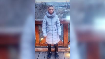 Anita Elena, o fetiță de 13 ani, căutată de polițiști după ce a dispărut