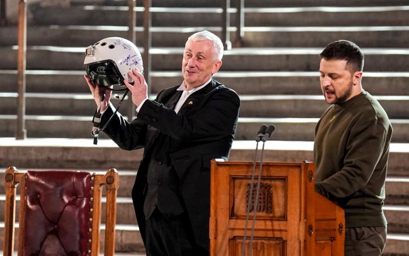 Zelenski, tur de forţă în vestul Europe. A cerut, în parlamentul britanic, avioane de luptă pentru apărarea Ucrainei: "Voi pleca mulțumindu-vă în avans"