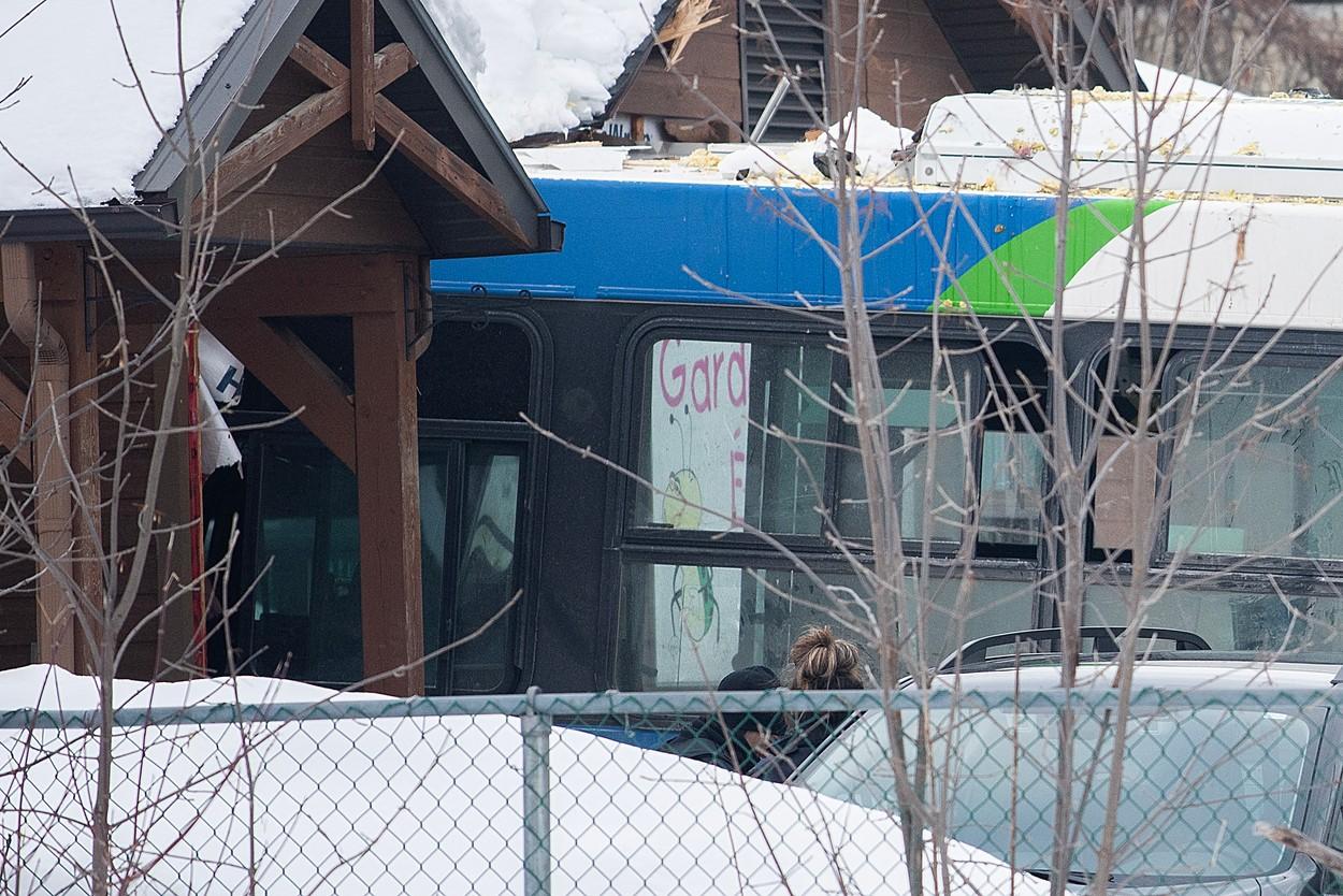 Un şofer canadian a intrat cu autobuzul într-o grădiniţă: doi copii au murit, 6 au fost răniţi
