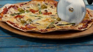 Pizza s-a scumpit cu 15,9% anul trecut în România. Ţara în care se mănâncă cea mai ieftină pizza