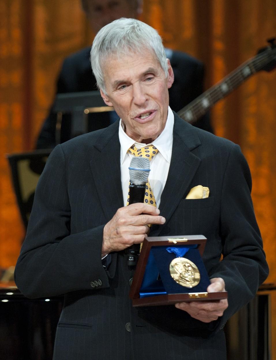 Burt Bacharach, maestru compozitor al muzicii pop, a murit la 94 de ani