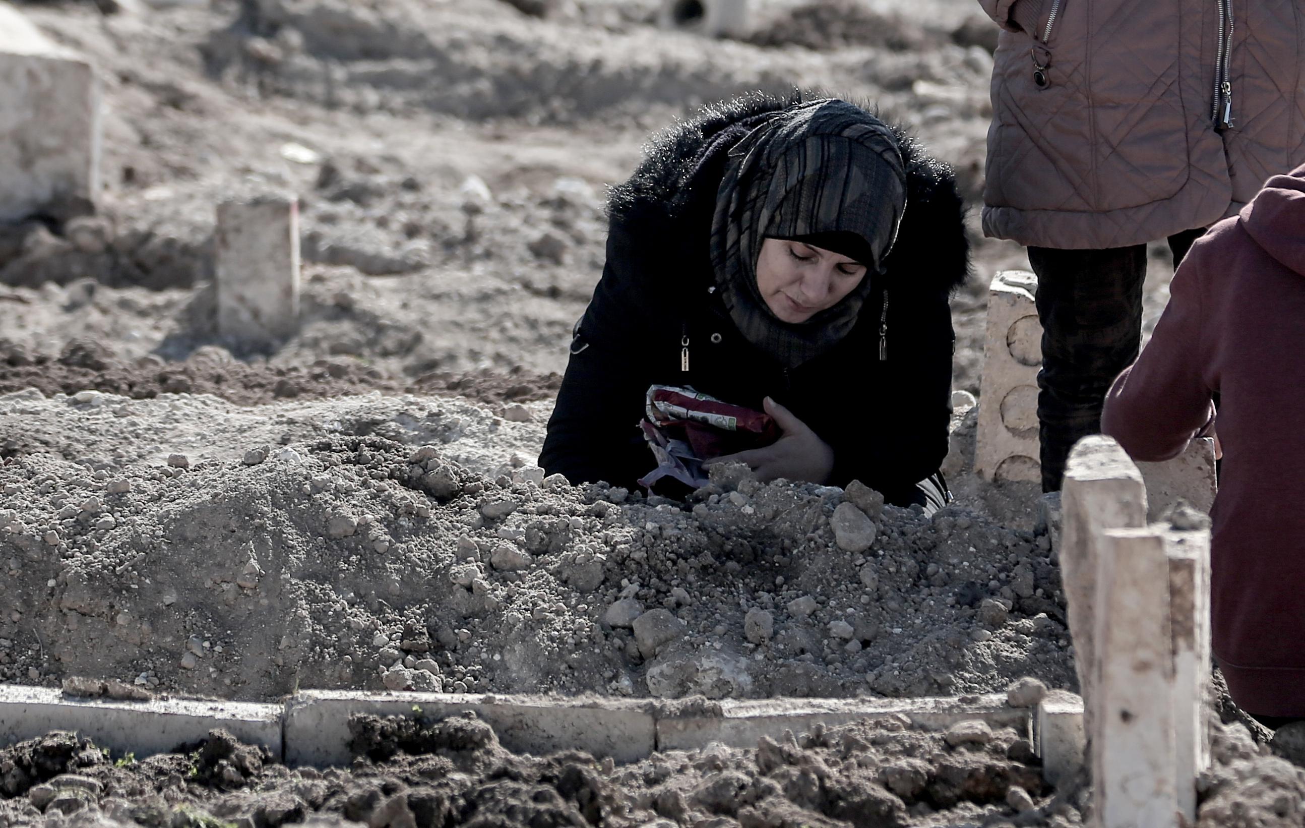 Sfâșietor: După 12 ani de război civil, Siria sapă noi morminte pentru victimele cutremurelor