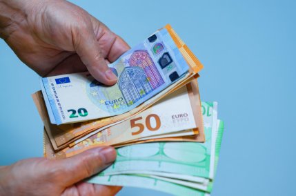 România a încheiat anul 2022 cu un deficit comercial uriaș, de peste 34 de miliarde de euro. Numărul, de 3 ori mai mare decât fondurile europene accesate