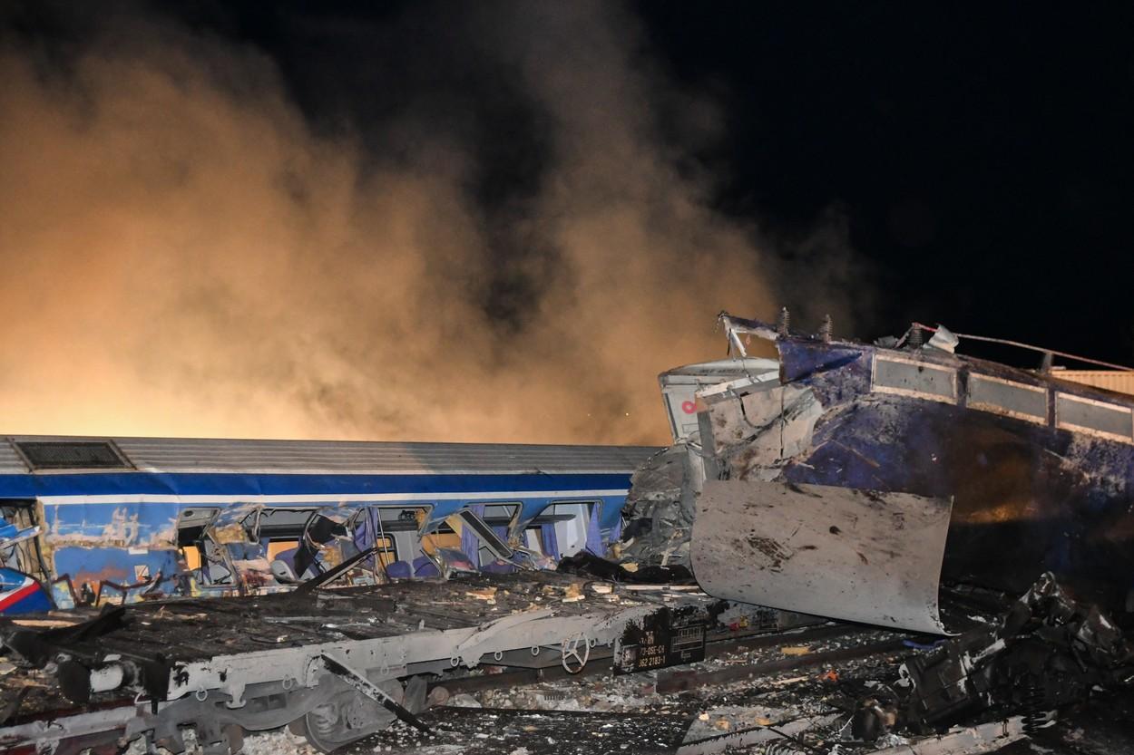 Tragedie în Grecia: 26 de morți și 85 de răniți, după ce un tren de pasageri și un marfar s-au ciocnit frontal. "Am trăit ceva foarte şocant"