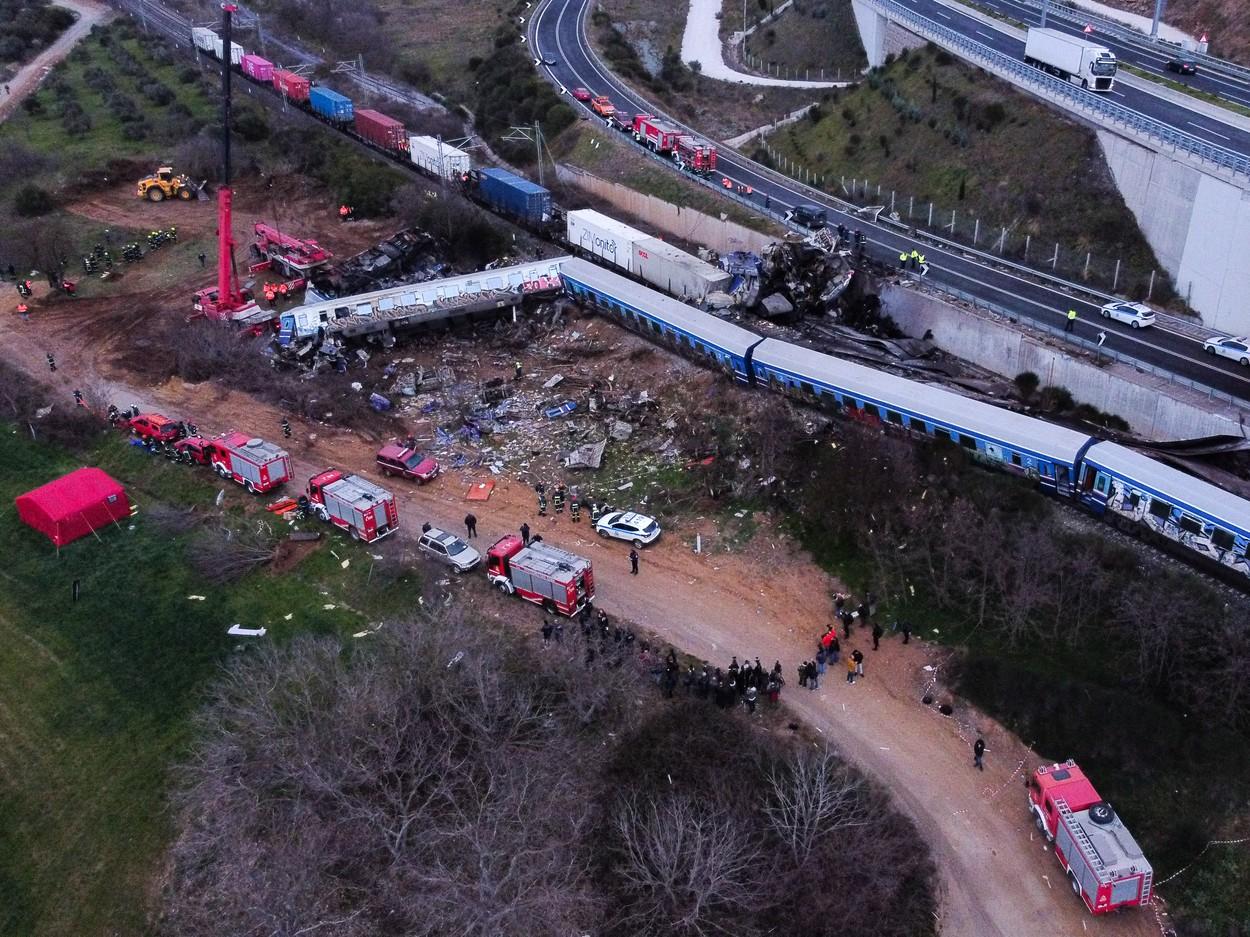 Tragedie în Grecia: 32 de morți și 85 de răniți, după ce un tren de pasageri și un marfar s-au ciocnit frontal. "Am trăit ceva foarte şocant"