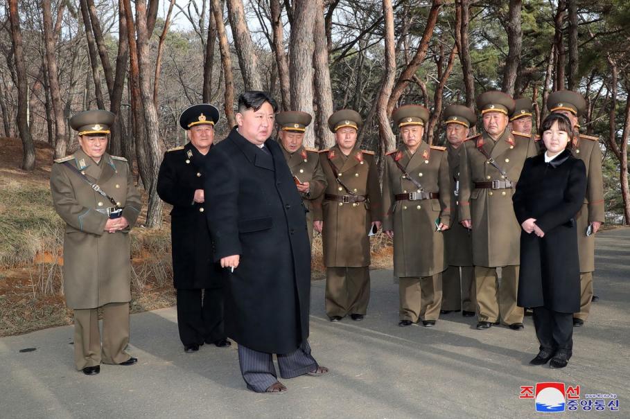 Coreea de Nord se pregăteşte pentru un "război adevărat". Kim Jong Un a ordonat intensificarea manevrelor militare Coreea de Nord se pregăteşte pentru un "război adevărat". Kim Jong Un a ordonat intensificarea manevrelor militare