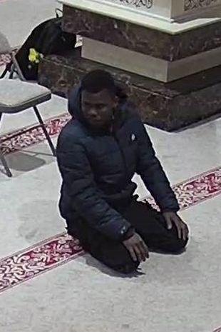 Scene ireale în Londra: un bătrân a fost stropit cu benzină şi incendiat. Atacatorul, de negăsit