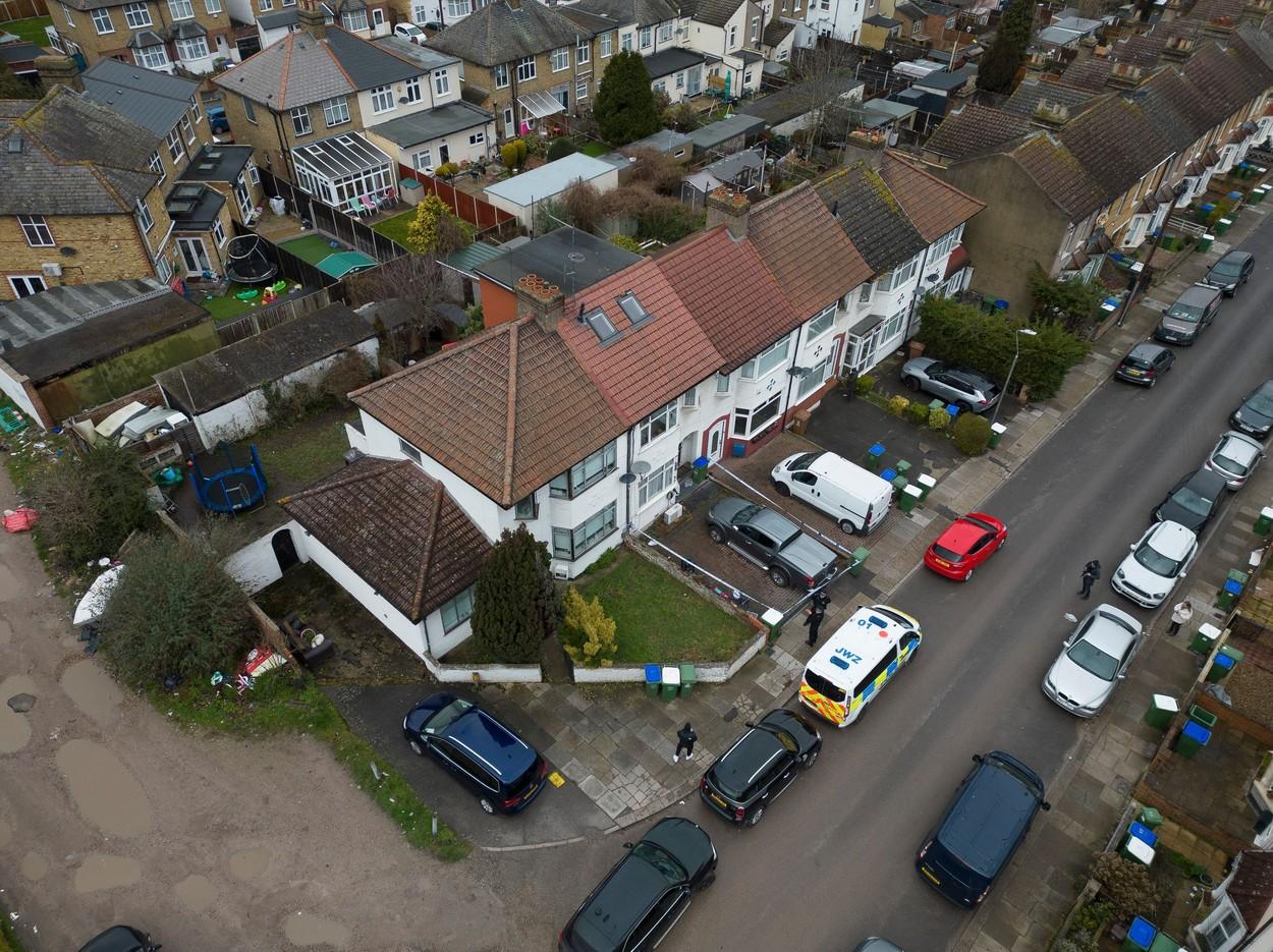 O mamă şi cei doi copii, de 7 şi 9 ani, găsiţi morţi în casa lor din Londra