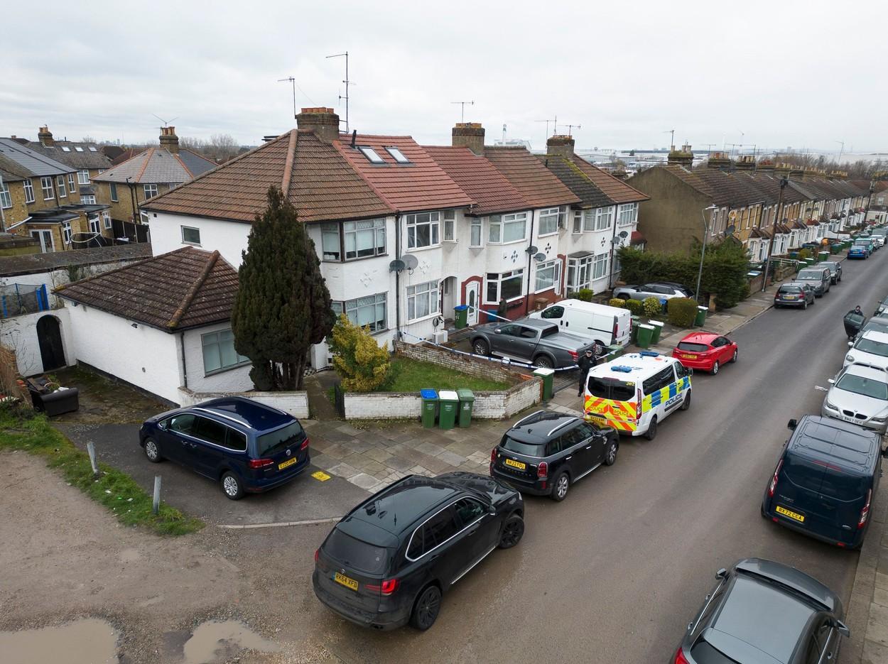 O mamă şi cei doi copii, de 7 şi 9 ani, găsiţi morţi în casa lor din Londra