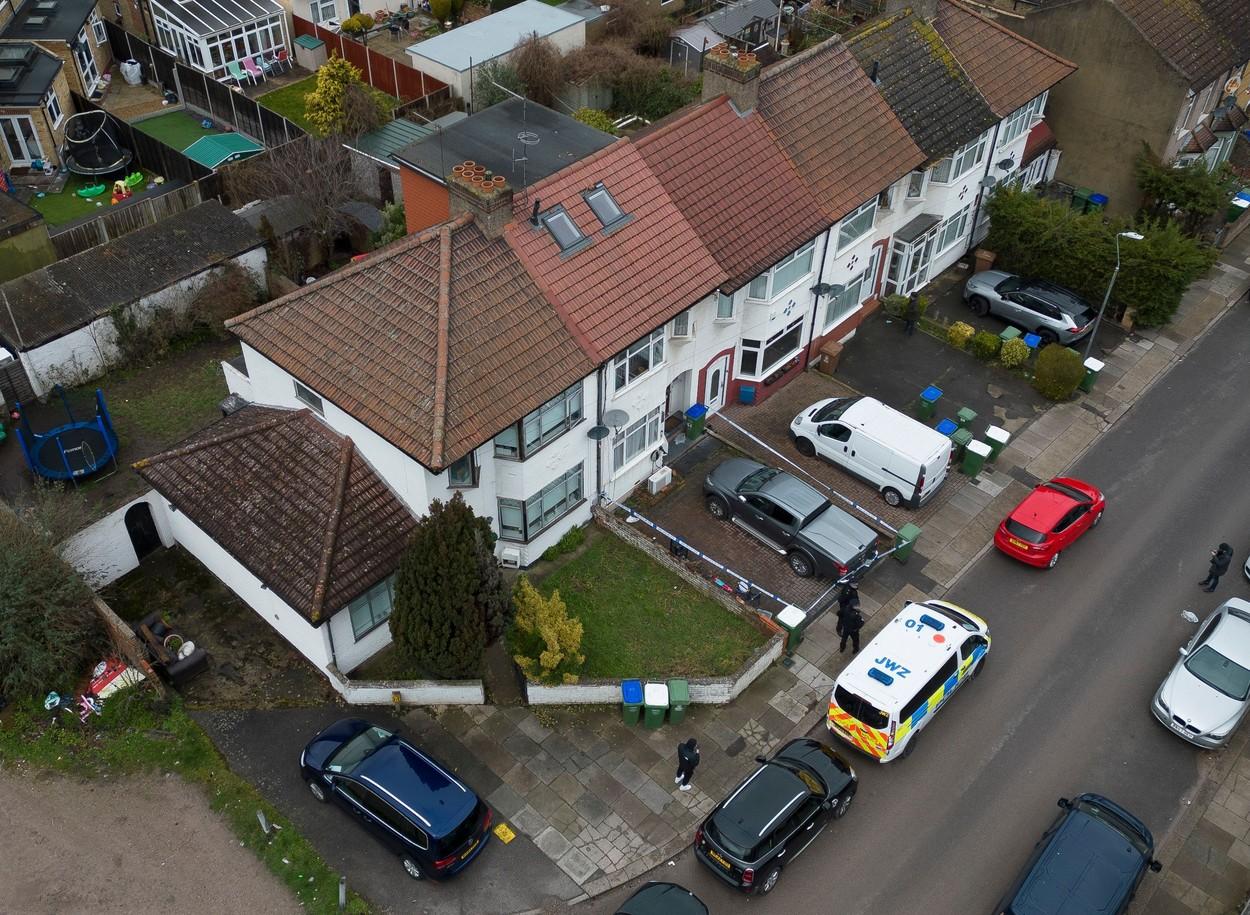 O mamă şi cei doi copii, de 7 şi 9 ani, găsiţi morţi în casa lor din Londra