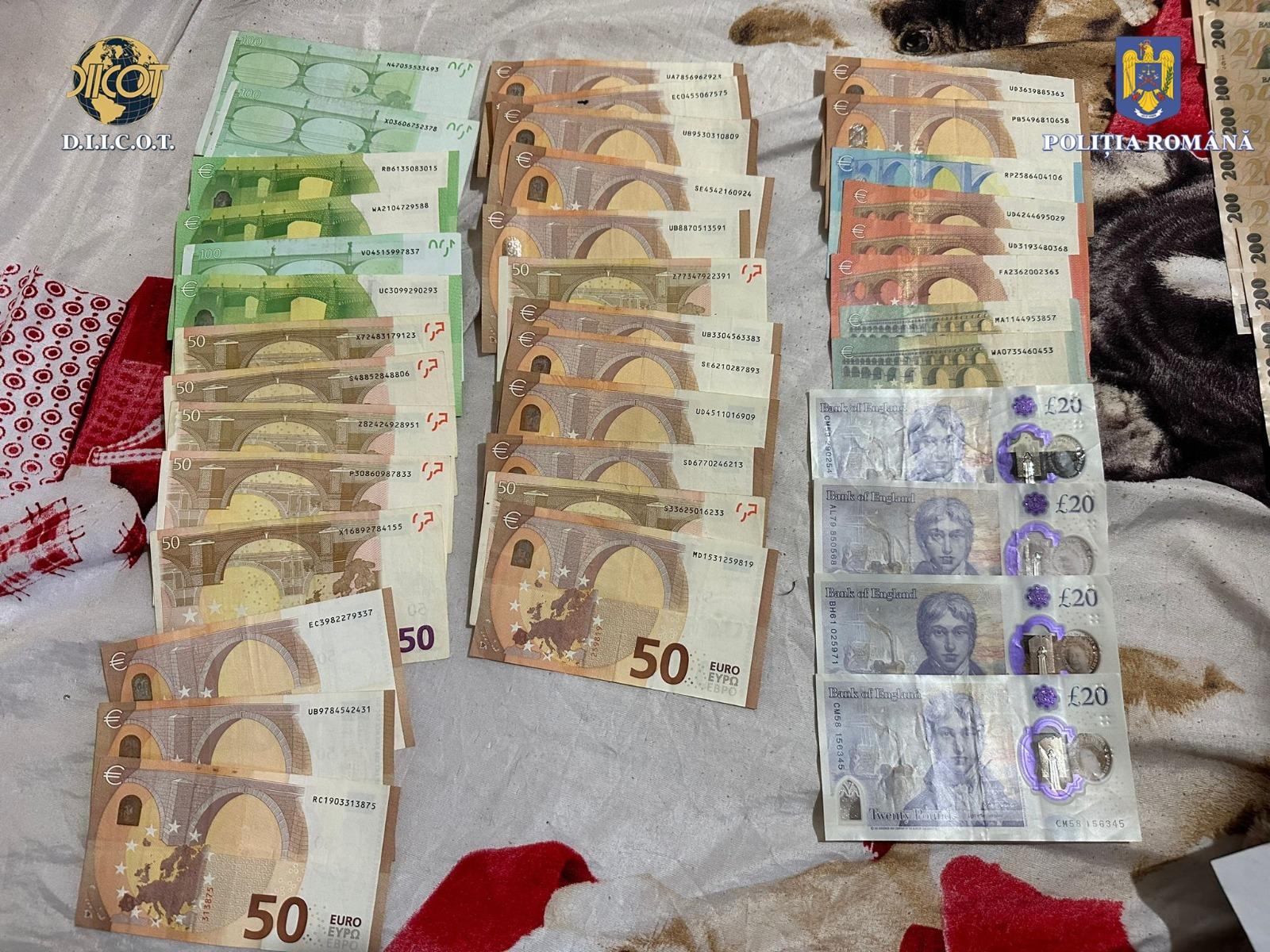 Patru indivizi, reţinuţi după ce au vândut droguri şi i-au "aprovizionat" şi pe deţinuţii din Bucureşti şi Botoşani