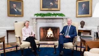 Ursula von der Leyen, primită la Casa Albă. Joe Biden i-a promis o "nouă eră" a relaţiei transatlantice. Ce au decis cei doi lideri