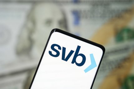 Începe o nouă criză financiară globală? A doua bancă americană în colaps în decurs de trei zile. Cum s-a prăbușit SVB în 48 de ore