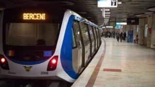 Incident la staţia de metrou Constantin Brâncoveanu. Călătorii au sunat la 112, după ce ar fi simţit miros de fum. Pompierii spun că nu se confirmă