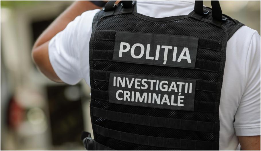 Anchetă în Argeș, după ce cadavrul unui bărbat a fost găsit pe marginea unui pârâu Victima avea vânătăi pe corp