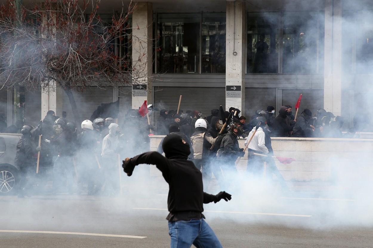 Grevă şi proteste în Grecia