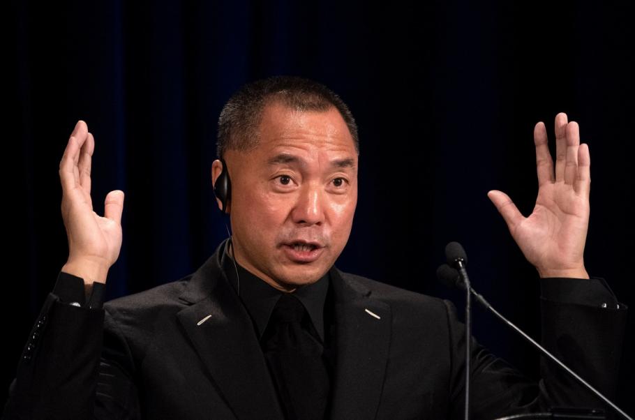 Miliardar chinez în exil, acuzat că a fraudat mii de investitori pentru a se îmbogăţi. Guo Wengui a fost arestat la New York Miliardar chinez în exil, acuzat că a fraudat mii de investitori pentru a se îmbogăţi. Guo Wengui a fost arestat la New York
