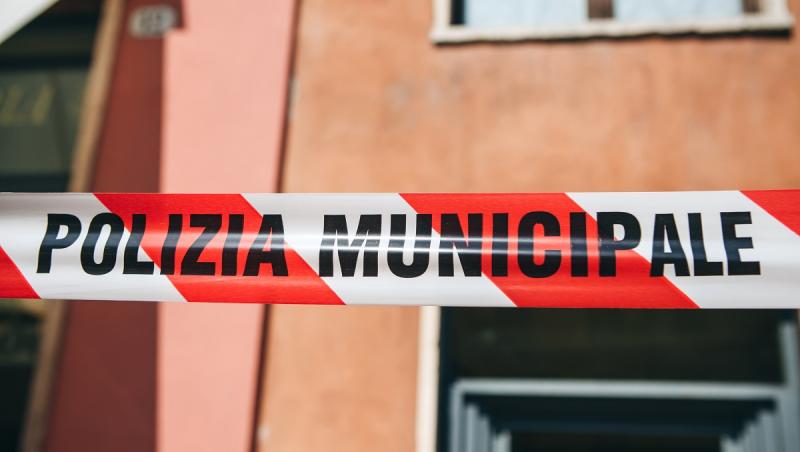 Şi-a ținut tatăl mort în casă timp de 15 luni, înfășurat într-o pătură, pentru a-i încasa pensia. Italianul folosea ventilatoare ca să scape de miros