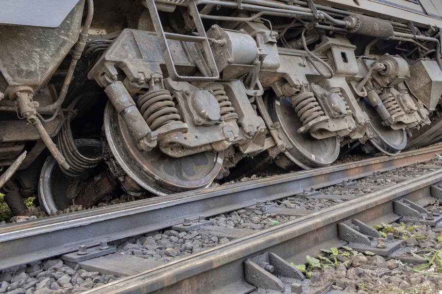 tren deraiat tren care a deraiat