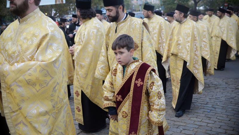 Societatea civilă critică dur ingerinţa cultelor religioase: Nu există temei legal şi etic care să introducă cenzura în educaţie
