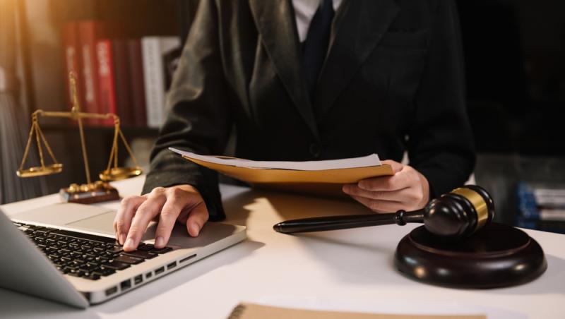 Ce salariu are un grefier în România. Cât căştigă un grefier debutant sau unul cu experienţă