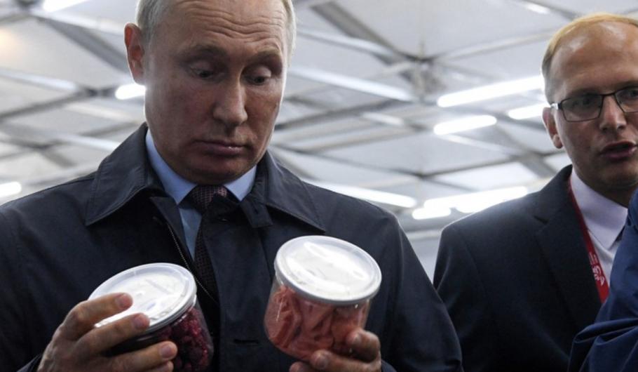 Putin îşi minte susţinătorii că în Occident e "criză alimentară şi se mănâncă napi în loc de salată şi roşii" Putin îşi minte susţinătorii că în Occident e "criză alimentară şi se mănâncă napi în loc de salată şi roşii"