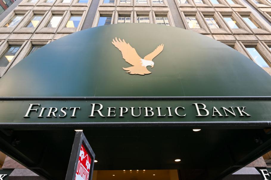 Pactul celor mai mari 11 bănci din SUA pentru a salva o altă bancă în pragul colapsului Pactul celor mai mari 11 bănci din SUA pentru a salva o altă bancă în pragul colapsului