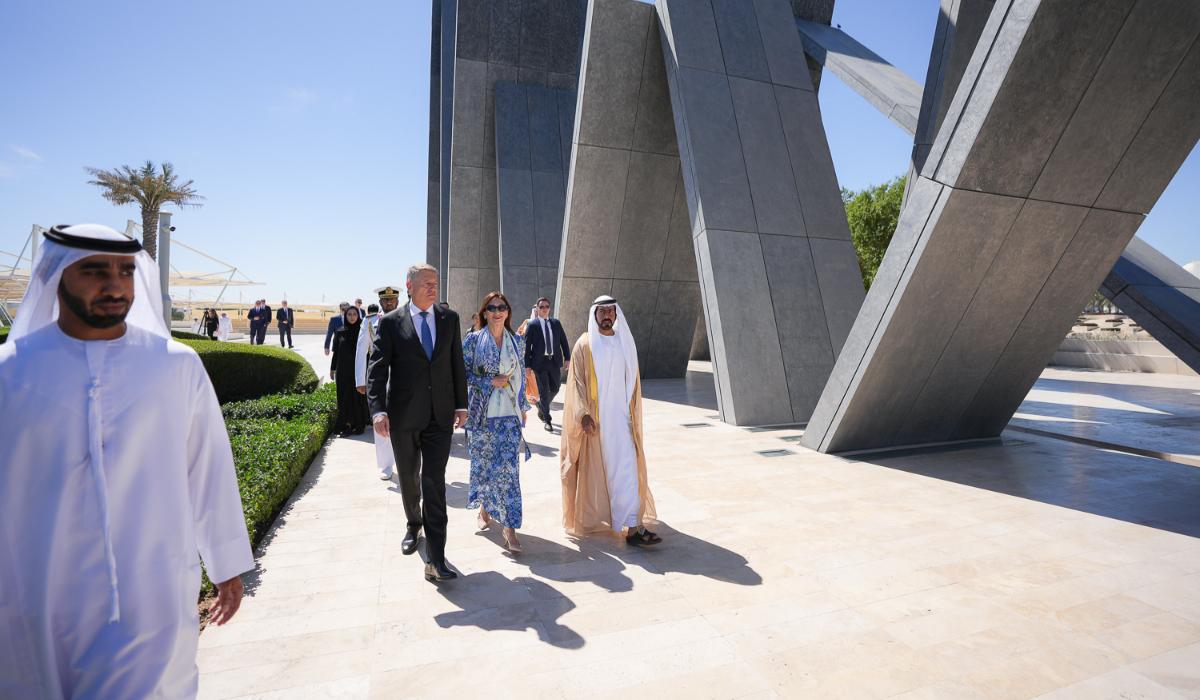 Klaus Iohannis şi soţia sa, vizită la Monumentul Martirilor din Abu Dhabi