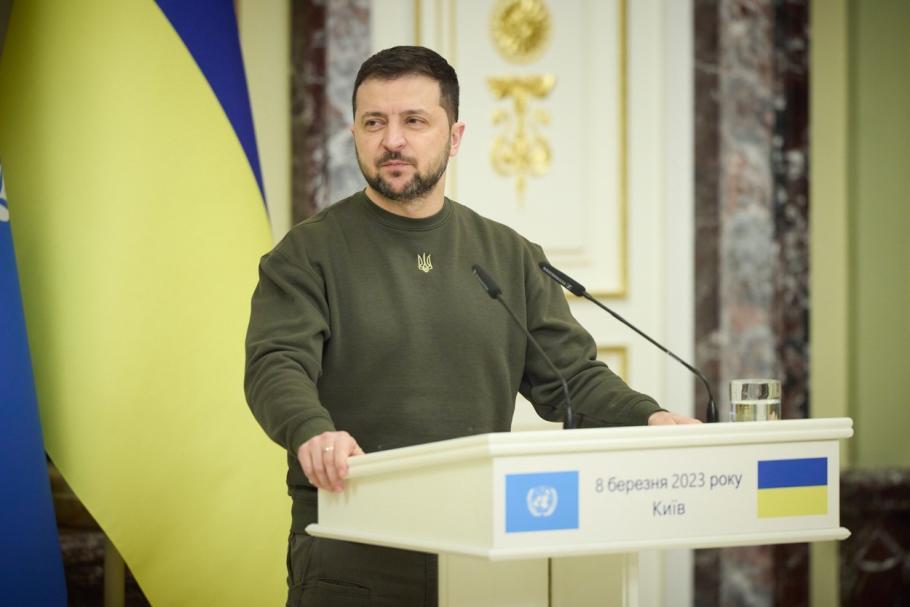 Zelenski anunţă noi sancţiuni împotriva Rusiei şi aliaţilor săi: "Peste 400 de persoane fizice şi companii. E industria de apărare a statului terorist" Zelenski anunţă noi sancţiuni împotriva Rusiei şi aliaţilor săi: "Peste 400 de persoane fizice şi companii. E industria de apărare a statului terorist"