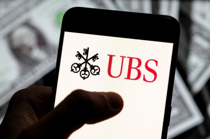 UBS vrea să ofere un miliard de dolari pentru a cumpăra Credit Suisse