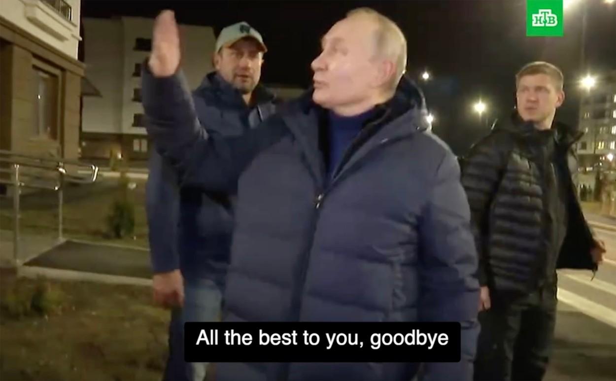 Vladimir Putin în timpul vizitei sale în Mariupol