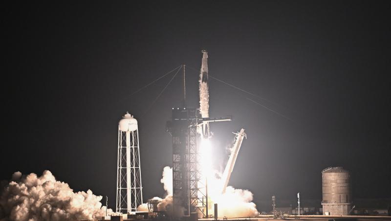 O rachetă SpaceX cu 3 astronauți a plecat spre Stația Spațială Internațională (ISS)