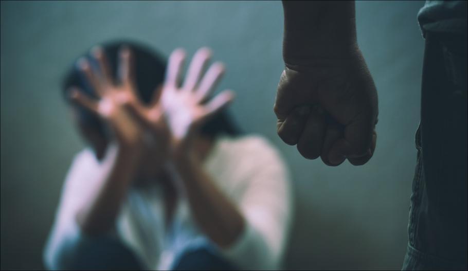 Trei fete instituționalizate, forțate să se prostitueze în Dorohoi. Printre agresori ar fi două minore Trei fete instituționalizate, forțate să se prostitueze în Dorohoi. Printre agresori ar fi două minore
