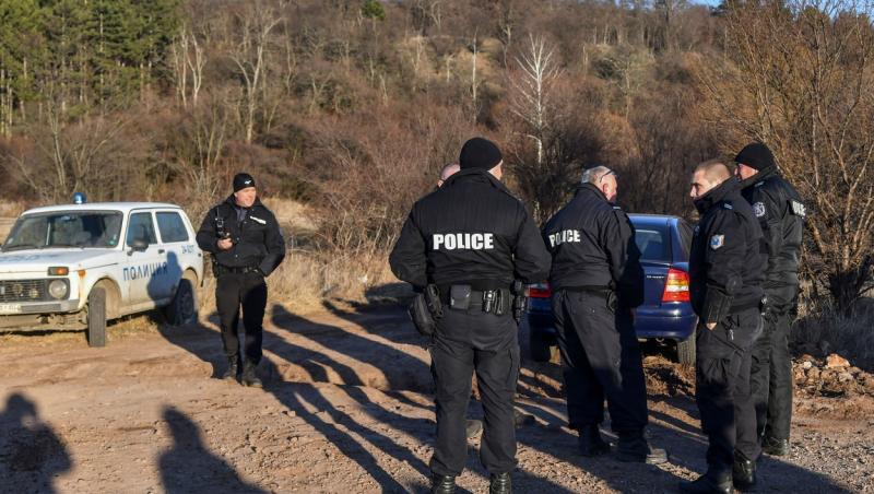 Un mort şi 13 răniţi în Bulgaria, după ce şoferul unei maşini pline cu migranţi a pierdut controlul volanului. Încerca să scape de poliţie