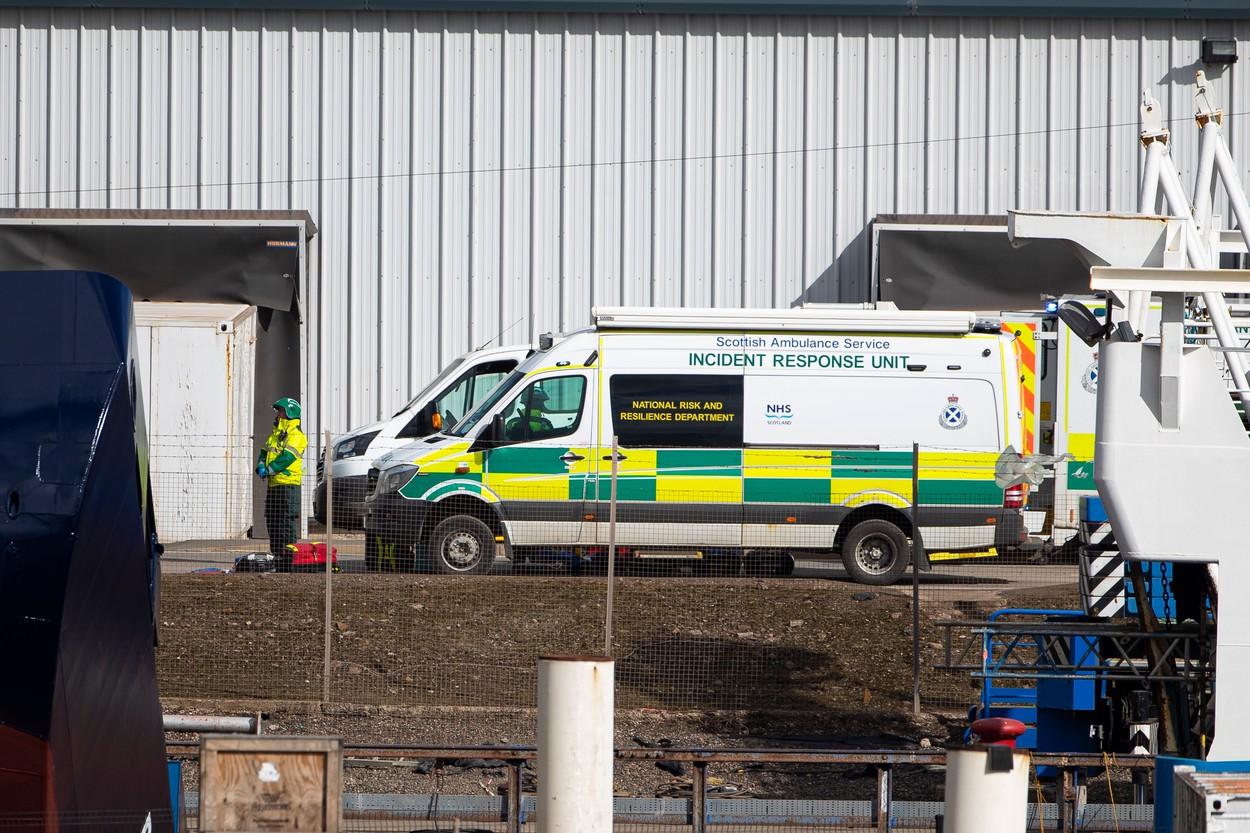 Navă de 3.000 de tone, răsturnată pe un doc din Edinburgh. 25 de persoane au fost rănite