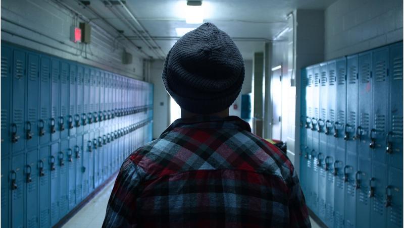 Elev de liceu, căutat de polițiștii din SUA după ce a împușcat doi angajați ai şcolii. Adolescentul a scos arma când era percheziționat la intrarea în clădire