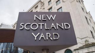 Un bărbat din Londra, acuzat că a castrat mai mulţi oameni. Totul a fost filmat şi postat pe un site