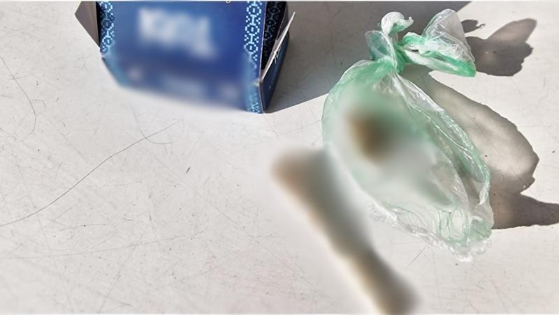 Adolescentă de 17 ani, prinsă în timp ce consuma droguri în apropierea unui liceu, în Dâmbovița