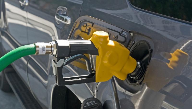 Care sunt preţurile la carburanţi astăzi, 24 martie 2023. Preţul la benzină standard a crescut cu 5 bani