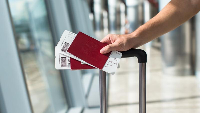 Care este ziua în care se pot rezerva cele mai ieftine bilete de avion. Trucuri pentru călătorii cu bani puţini