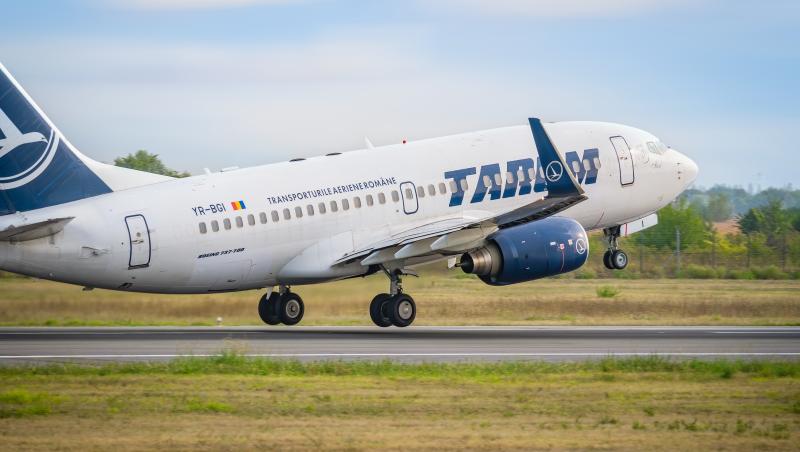 Un avion TAROM ce zbura din Timișoara în Egipt a aterizat de urgență pe Otopeni, după ce unui pilot i s-a făcut rău