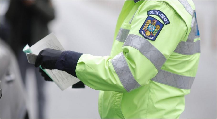 Amenda primită de un șofer teribilist, prins în timp ce gonea cu 187 km/oră pe un drum judeţean din Arad Tânărul a rămas pieton pentru 150 de zile