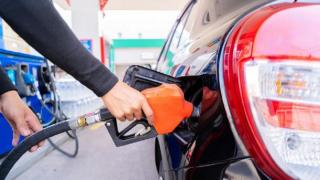 Care sunt preţurile la carburanţi astăzi, 27 martie 2023. Preţul la benzină a crescut cu 4 bani pe litru