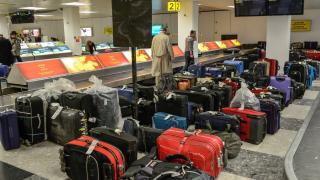Românii, "umiliţi" pe aeroportul din Viena. Doi europarlamentari români acuză Austria de "politica discriminatorie"