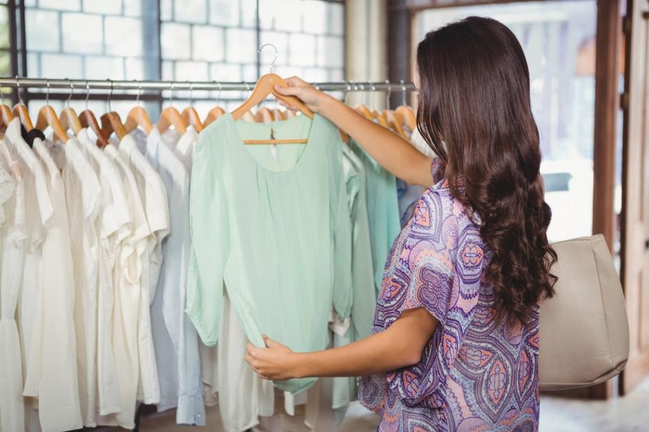 Românii trebuie să îndeplinească multe condiţii înainte de a-şi deschide un magazin Românii trebuie să îndeplinească multe condiţii înainte de a-şi deschide un magazin