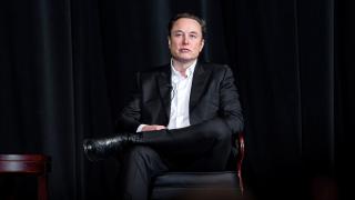 Elon Musk și alți 1.000 de experți cer oprirea dezvoltării sistemelor AI mai puternice decât GPT-4, invocând riscuri pentru umanitate
