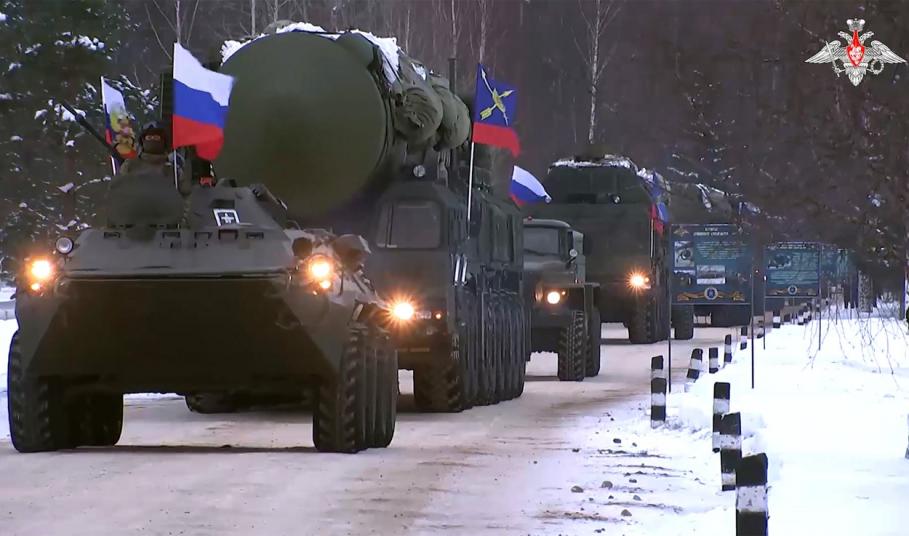 Rusia începe exerciţii cu rachete balistice "invincibile" şi câteva mii de soldaţi. Moscova își flexează din nou armamentul nuclear Rusia începe exerciţii cu rachete balistice "invincibile" şi câteva mii de soldaţi. Moscova își flexează din nou armamentul nuclear