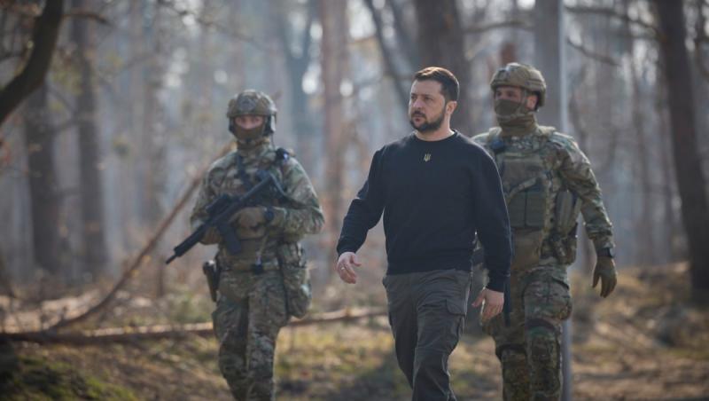 NYT - "Exporturile problematice" în Ucraina. Biden trimite arme şi bani, însă nu şi trupe profesioniste. Oameni care nu ar avea ce să caute pe câmpul de luptă, voluntari pe frontul ucrainean